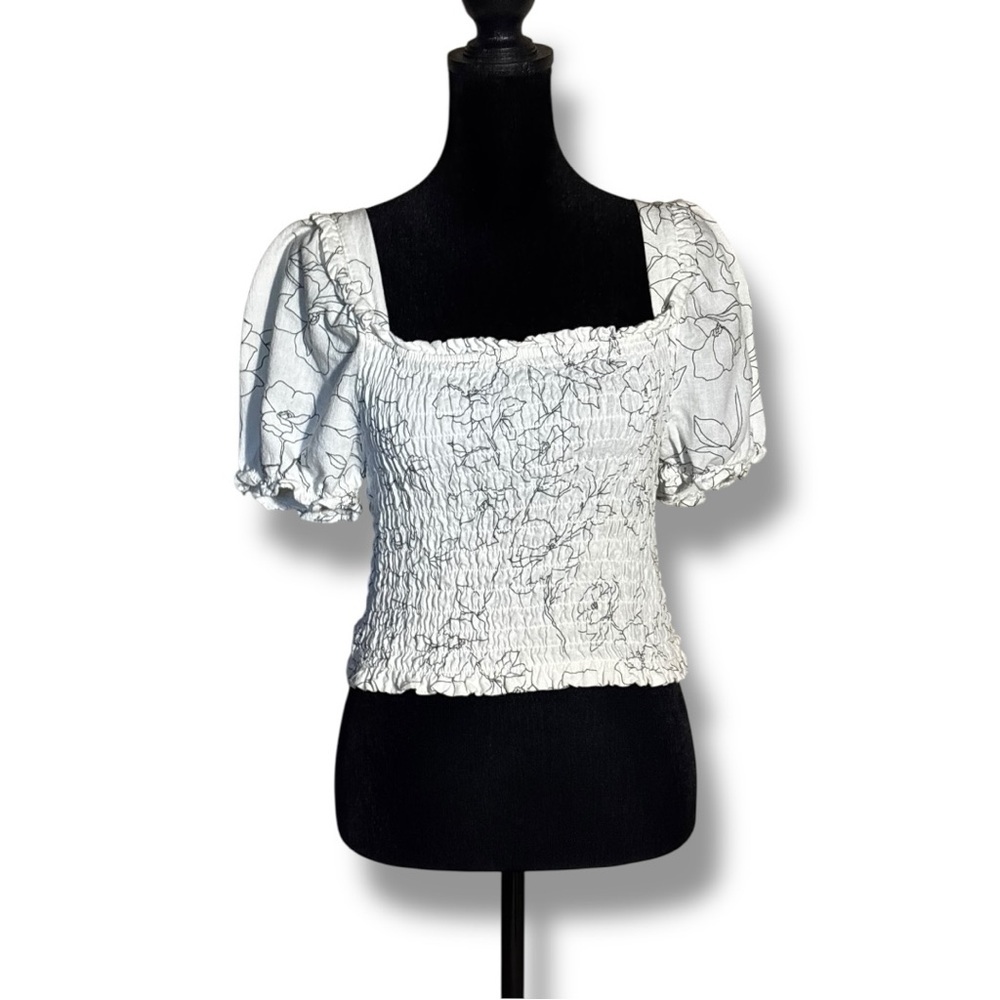 Monteau Los Angles White & Black Floral Line Pattern Puff Sleeves Smocked Blouse - Picture 1 of 16